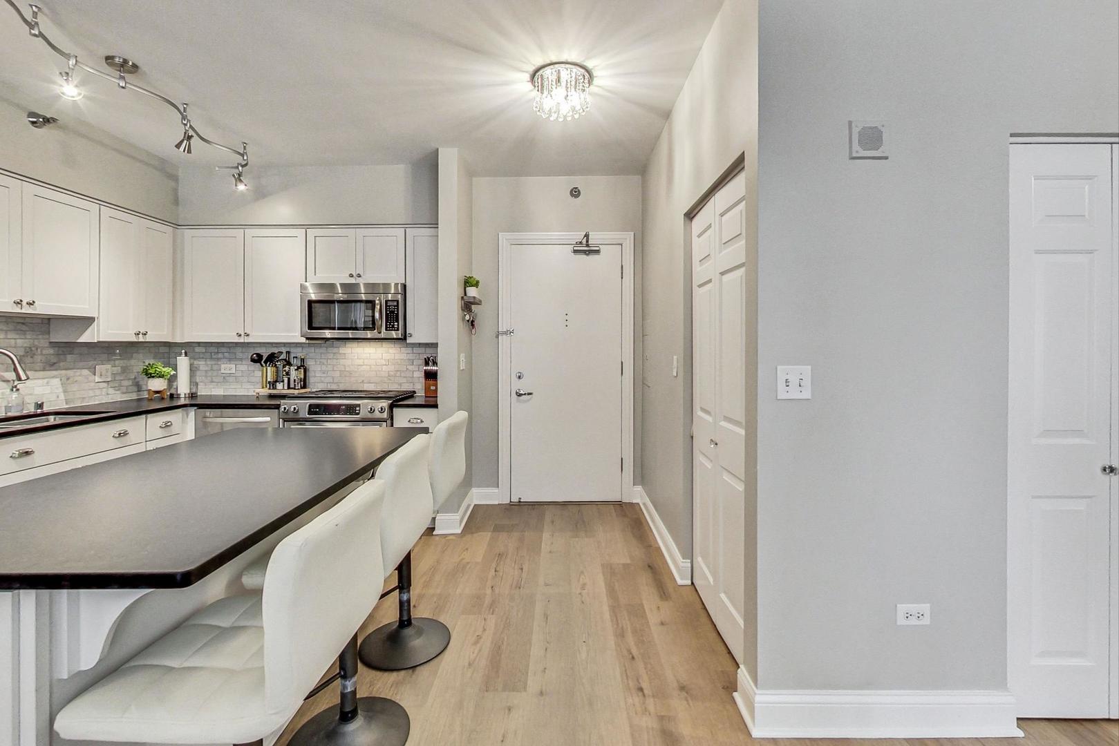 1122 N Dearborn Street Unit: 8C