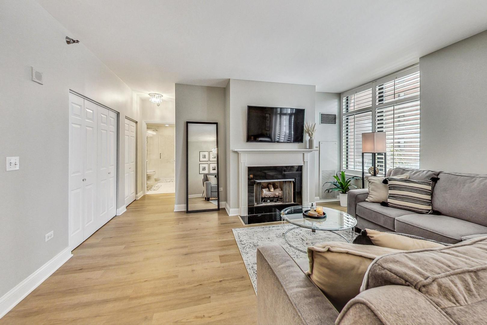 1122 N Dearborn Street Unit: 8C
