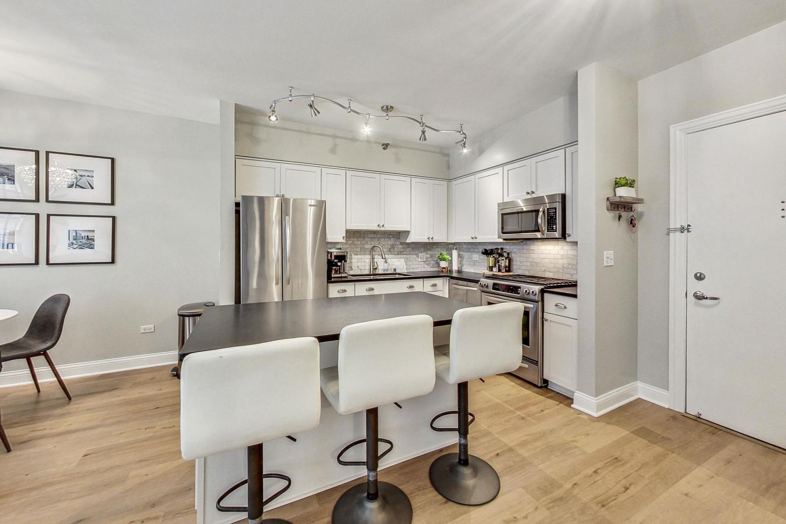 1122 N Dearborn Street Unit: 8C