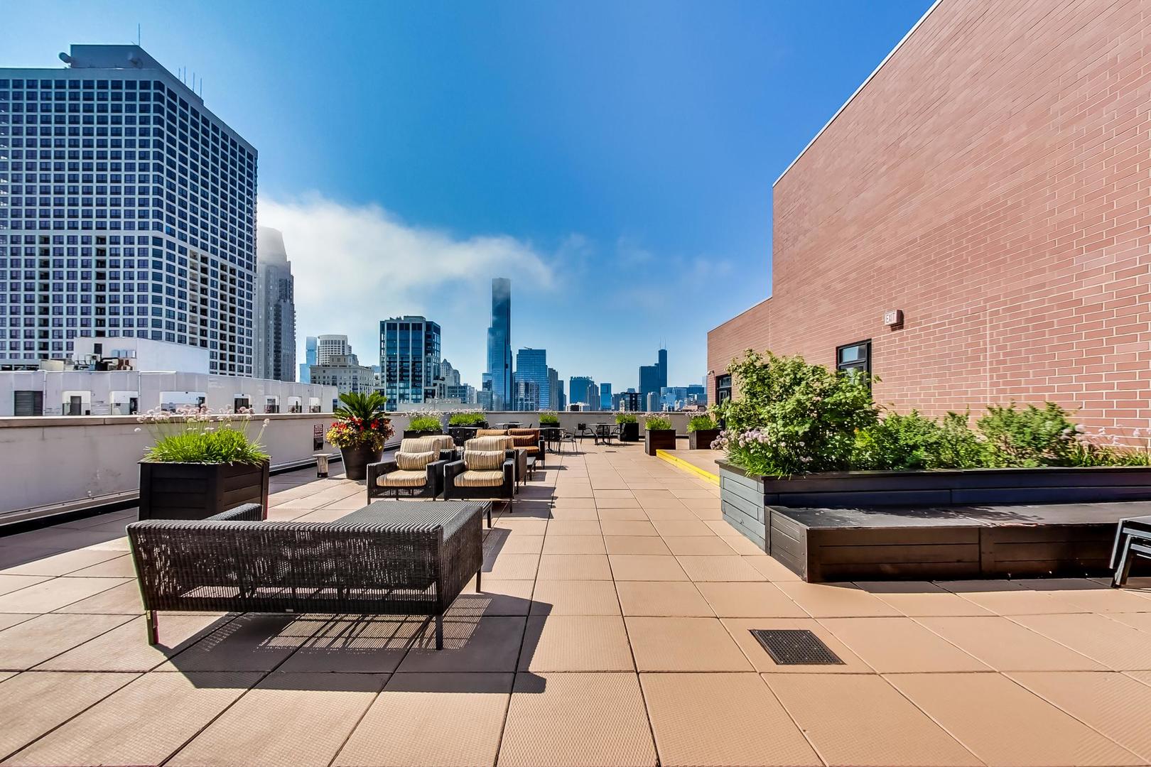 1122 N Dearborn Street Unit: 8C