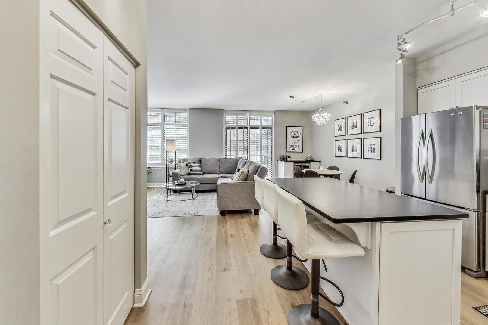 1122 N Dearborn Street Unit: 8C