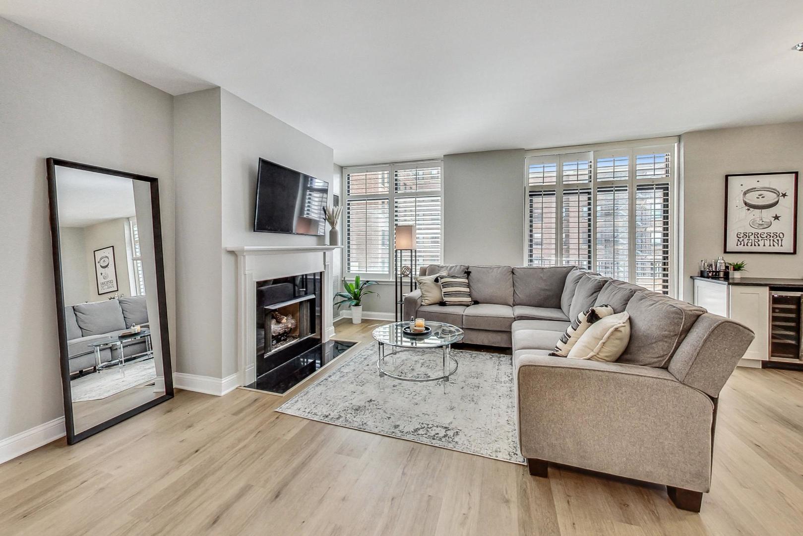 1122 N Dearborn Street Unit: 8C