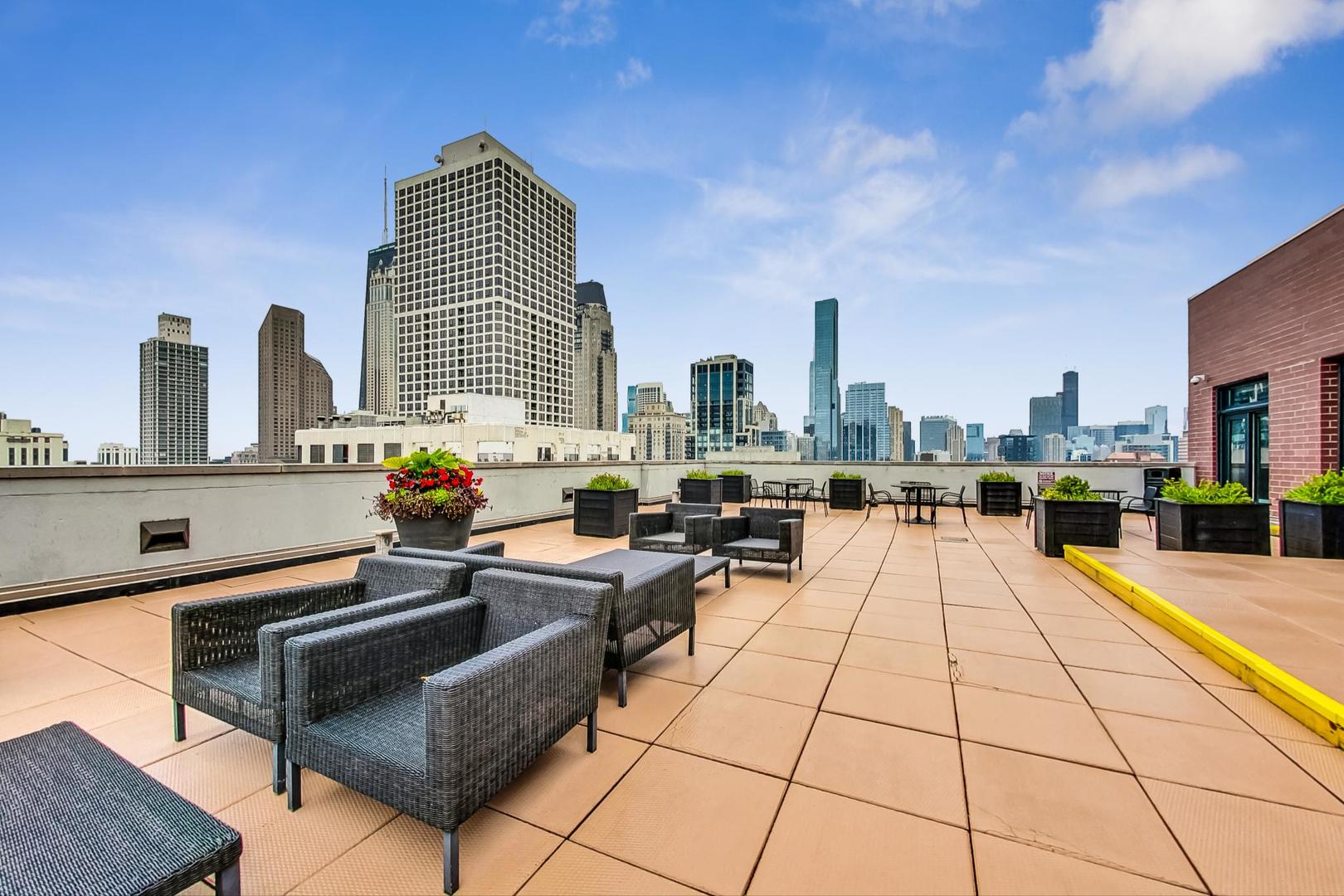 1122 N Dearborn Street Unit: 8C