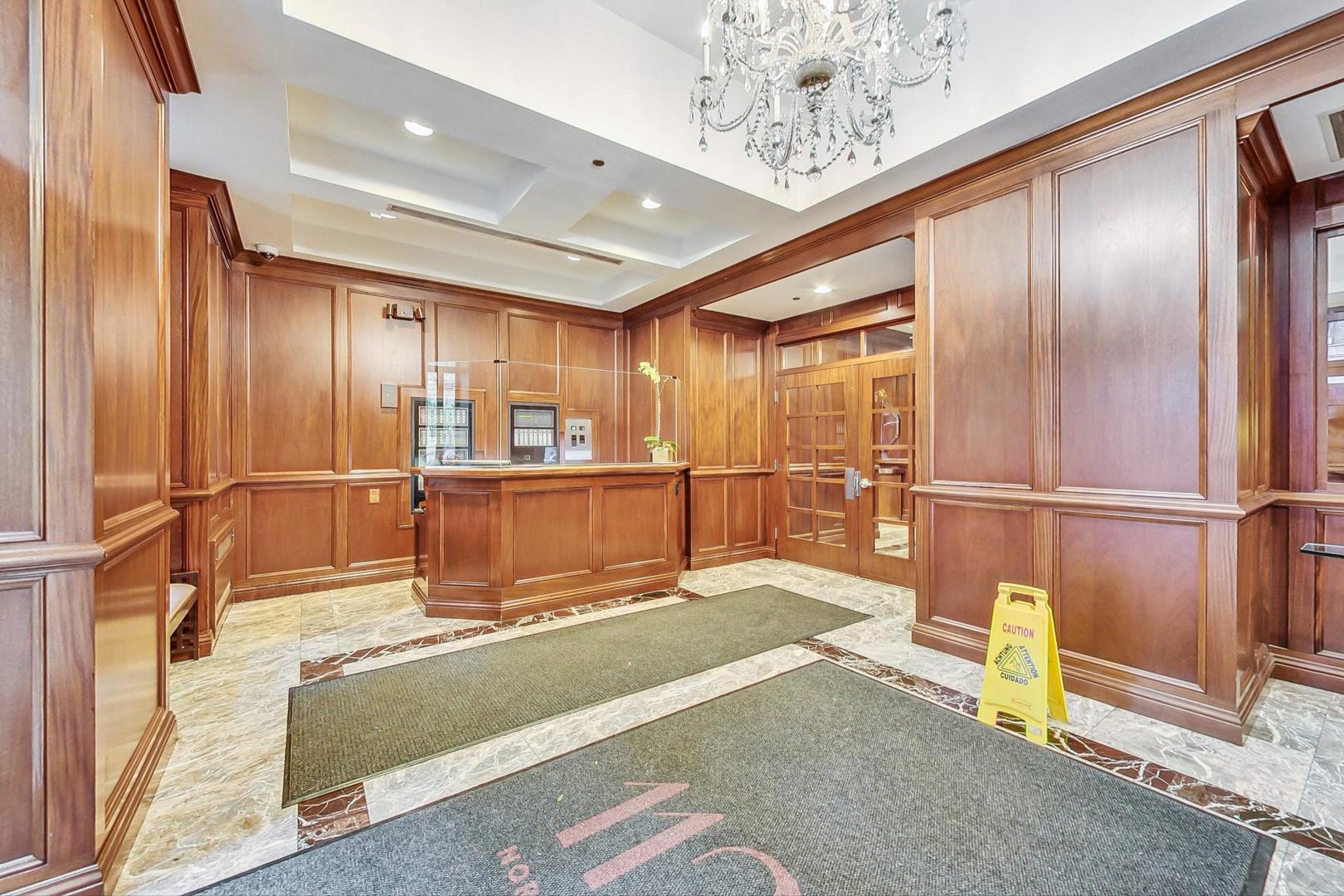 1122 N Dearborn Street Unit: 8C