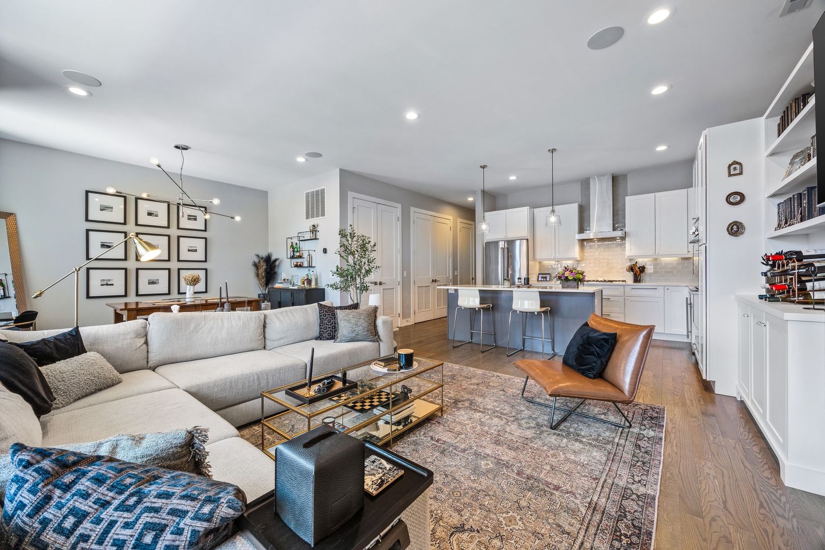 2837 N Halsted Street Unit: 3S