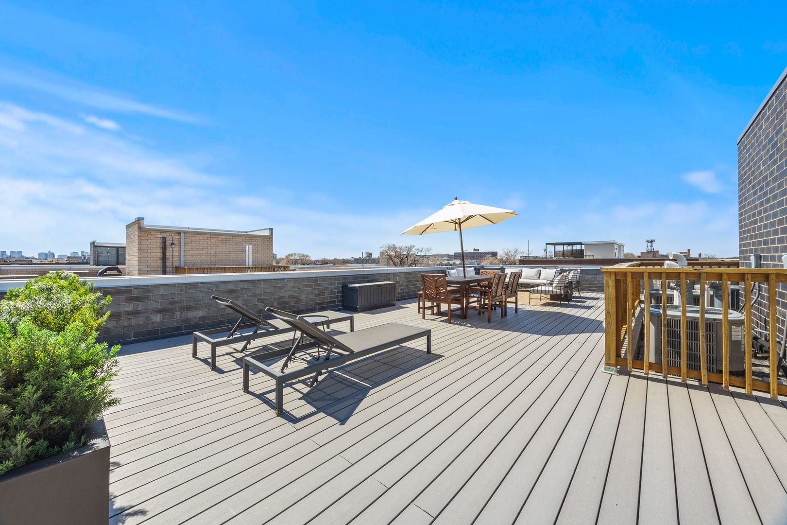 2837 N Halsted Street Unit: 3S