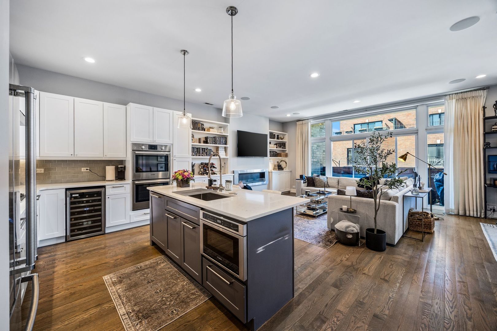 2837 N Halsted Street Unit: 3S