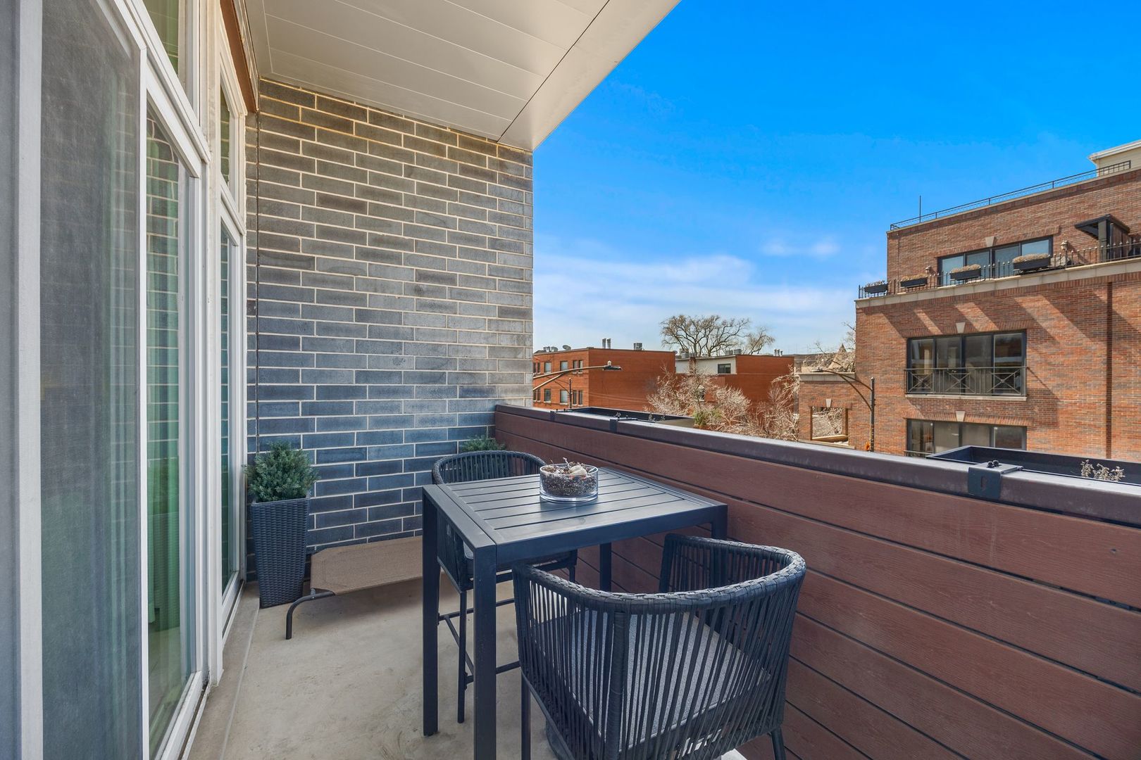 2837 N Halsted Street Unit: 3S