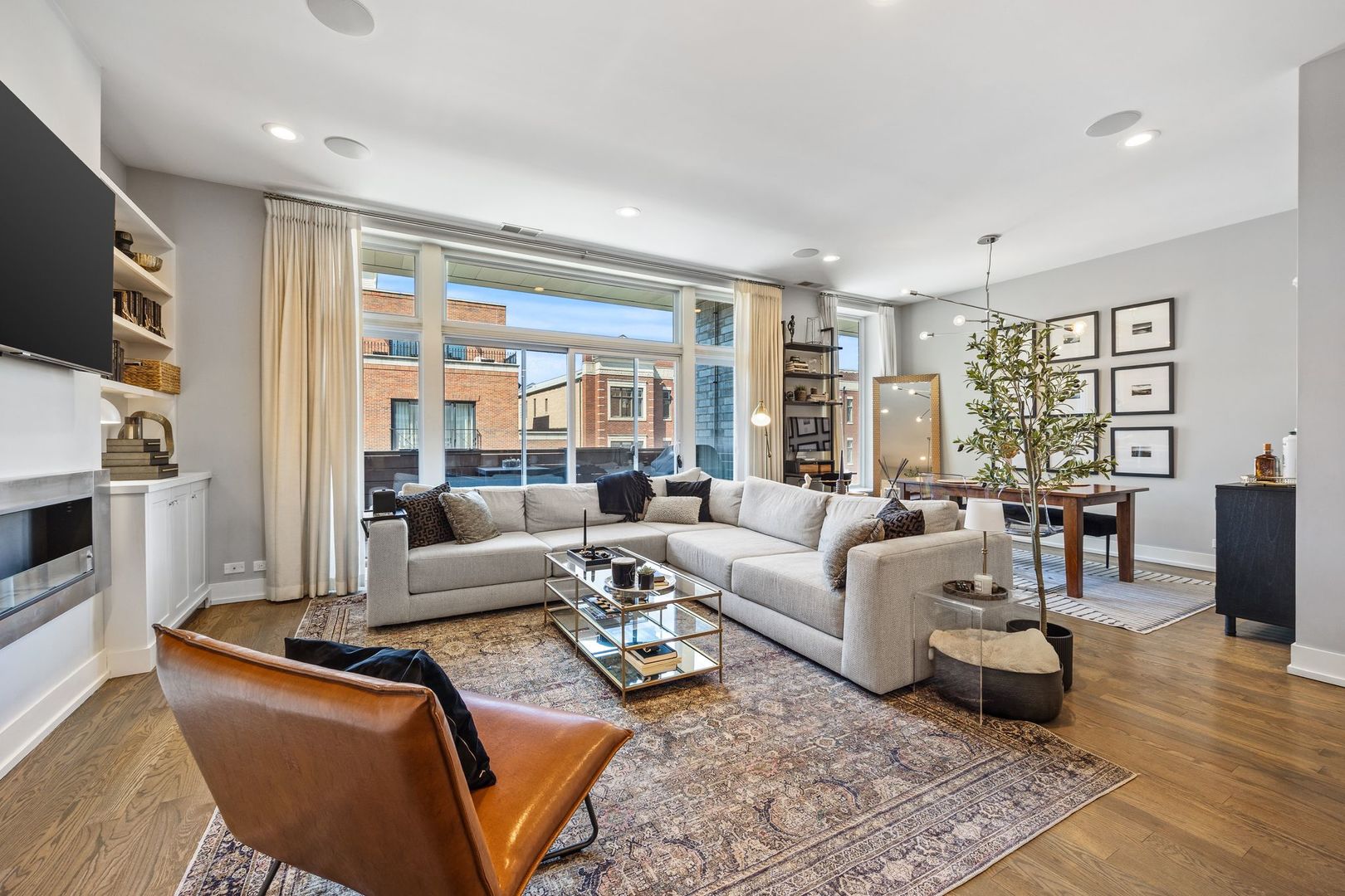 2837 N Halsted Street Unit: 3S