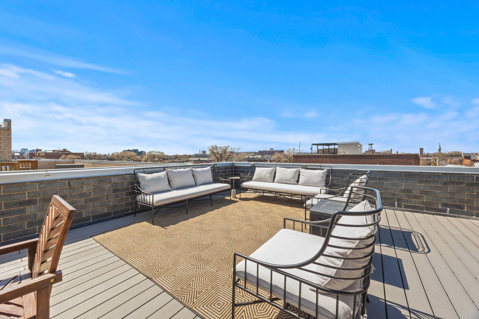 2837 N Halsted Street Unit: 3S