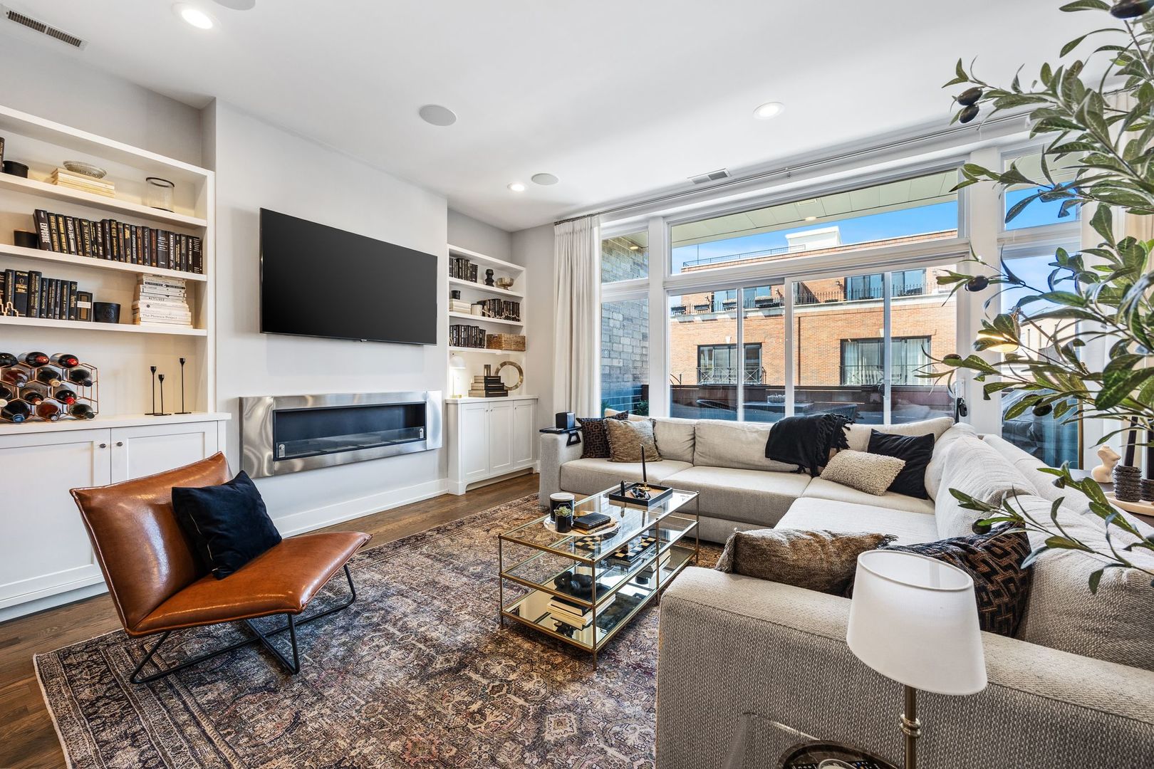 2837 N Halsted Street Unit: 3S