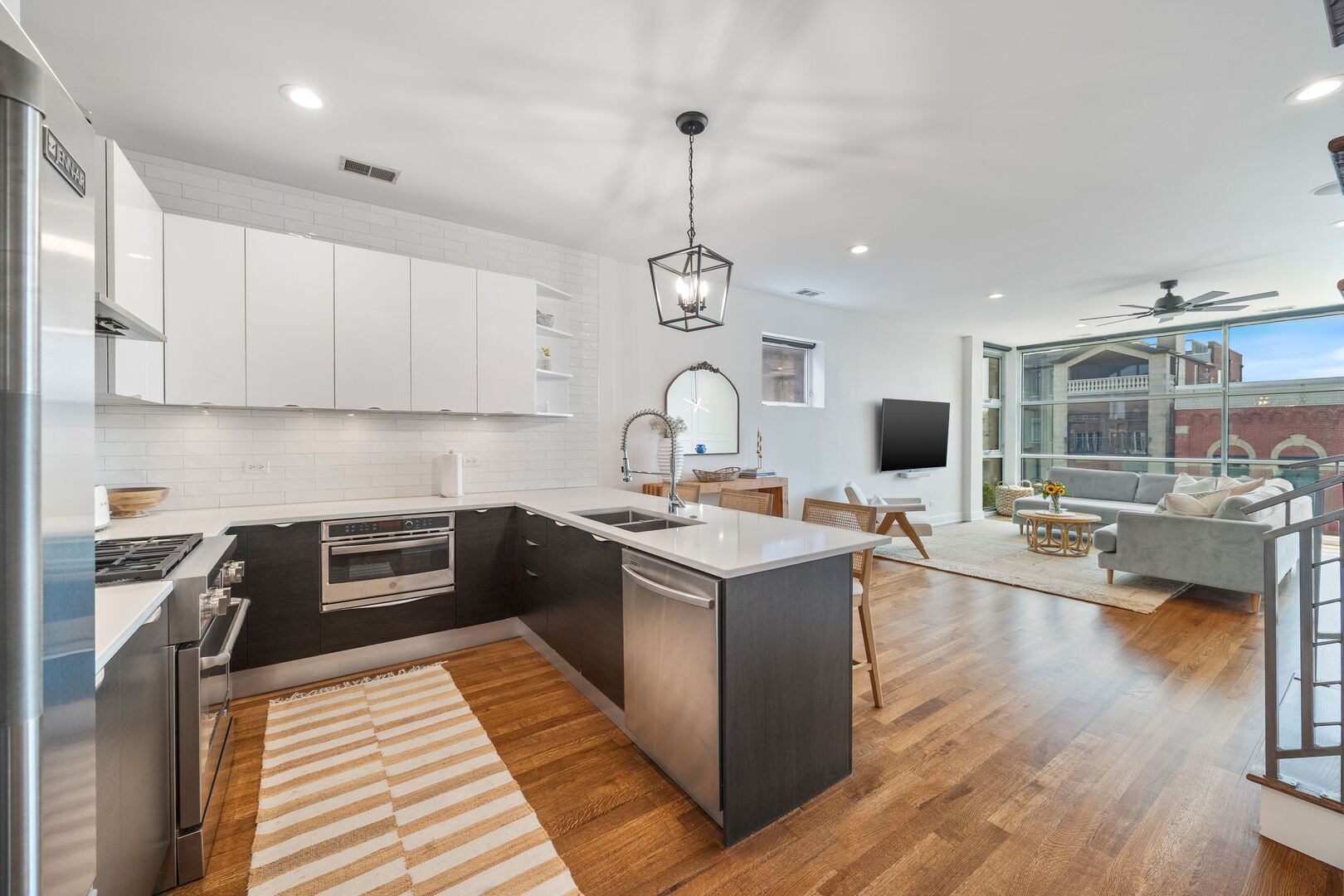1510 W Cortez Street Unit: 3E