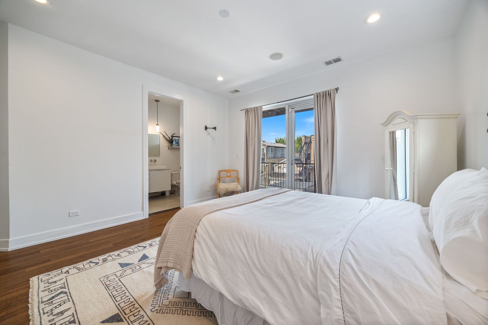 1510 W Cortez Street Unit: 3E