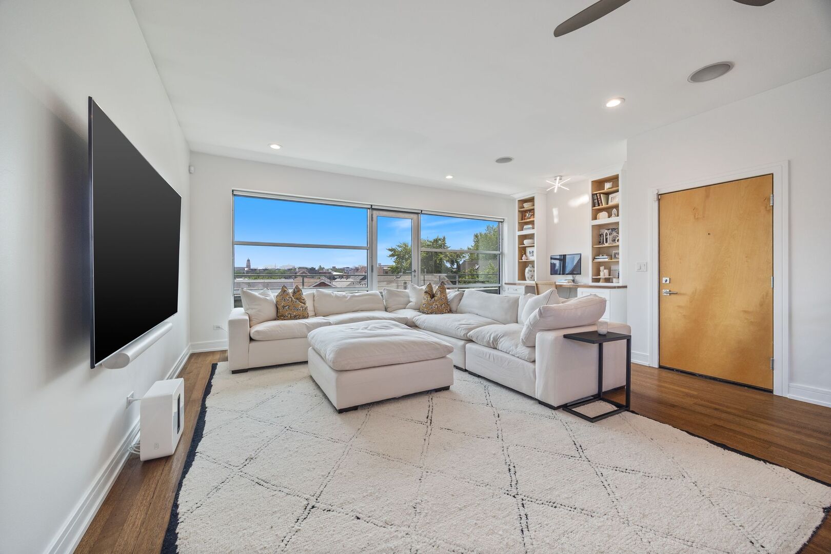 1510 W Cortez Street Unit: 3E