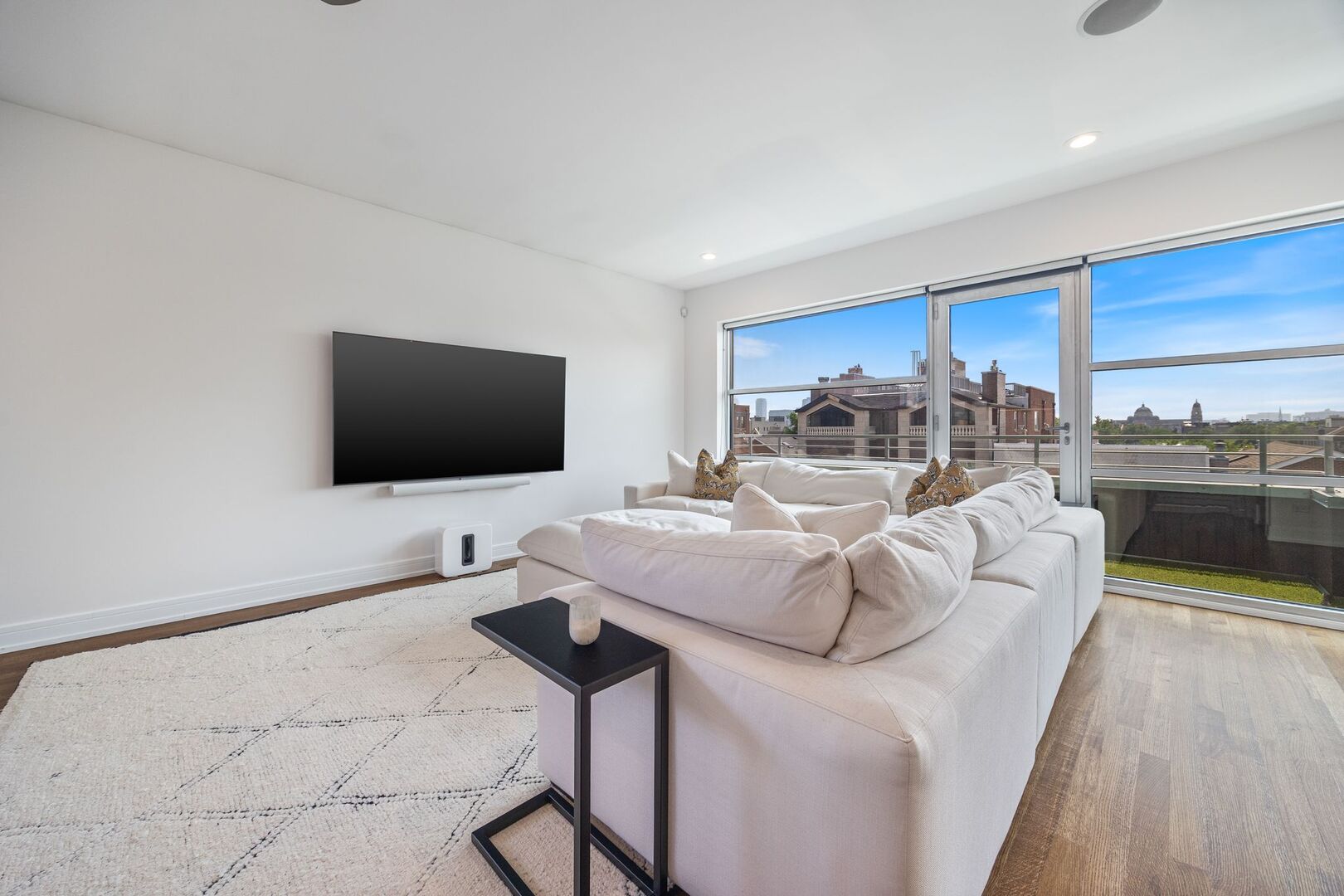 1510 W Cortez Street Unit: 3E