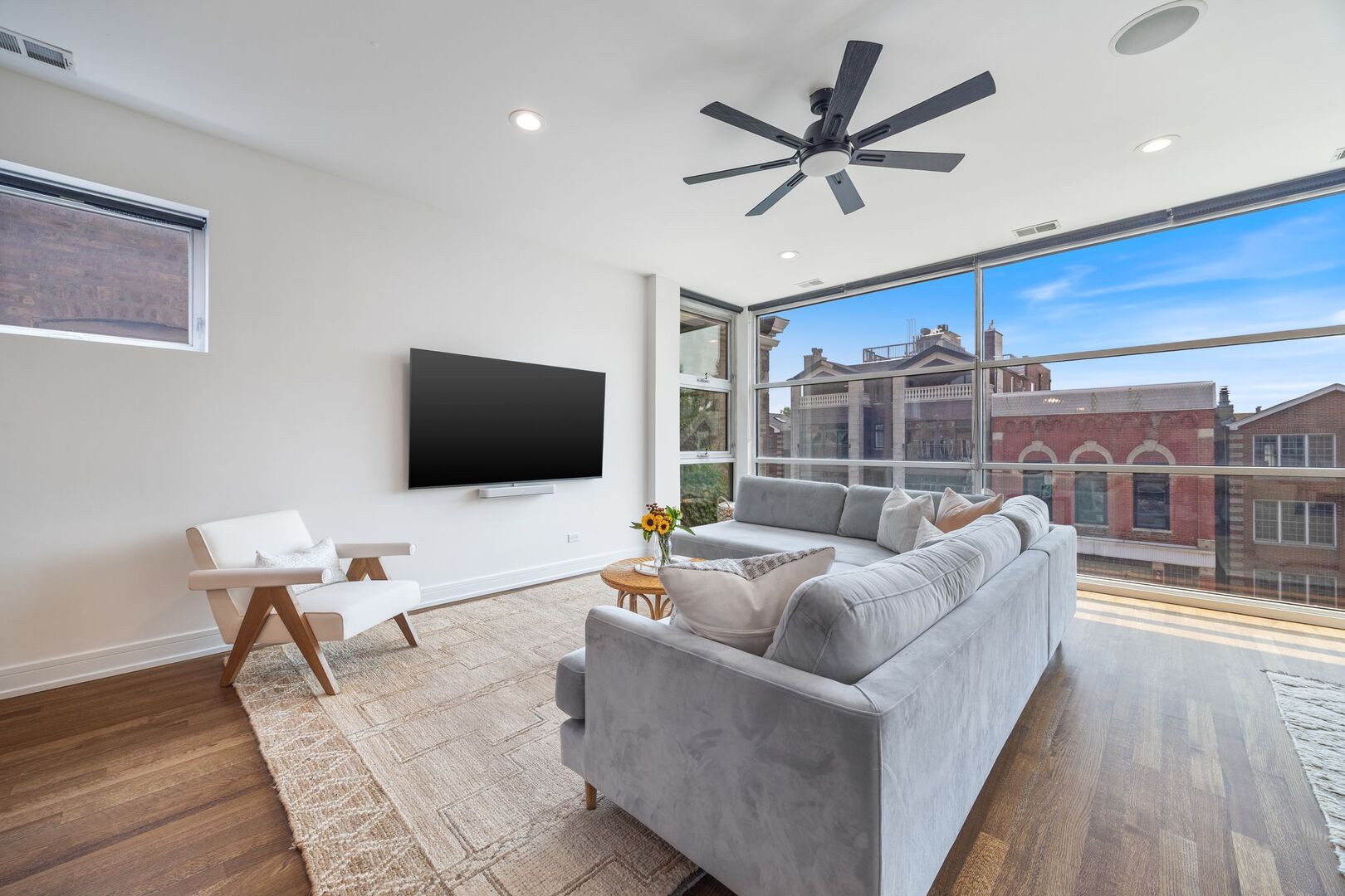 1510 W Cortez Street Unit: 3E