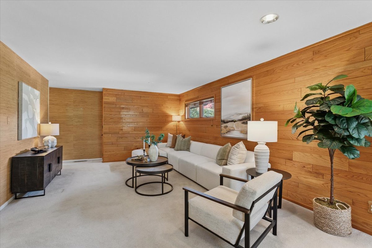 5441 S Edgewood Avenue