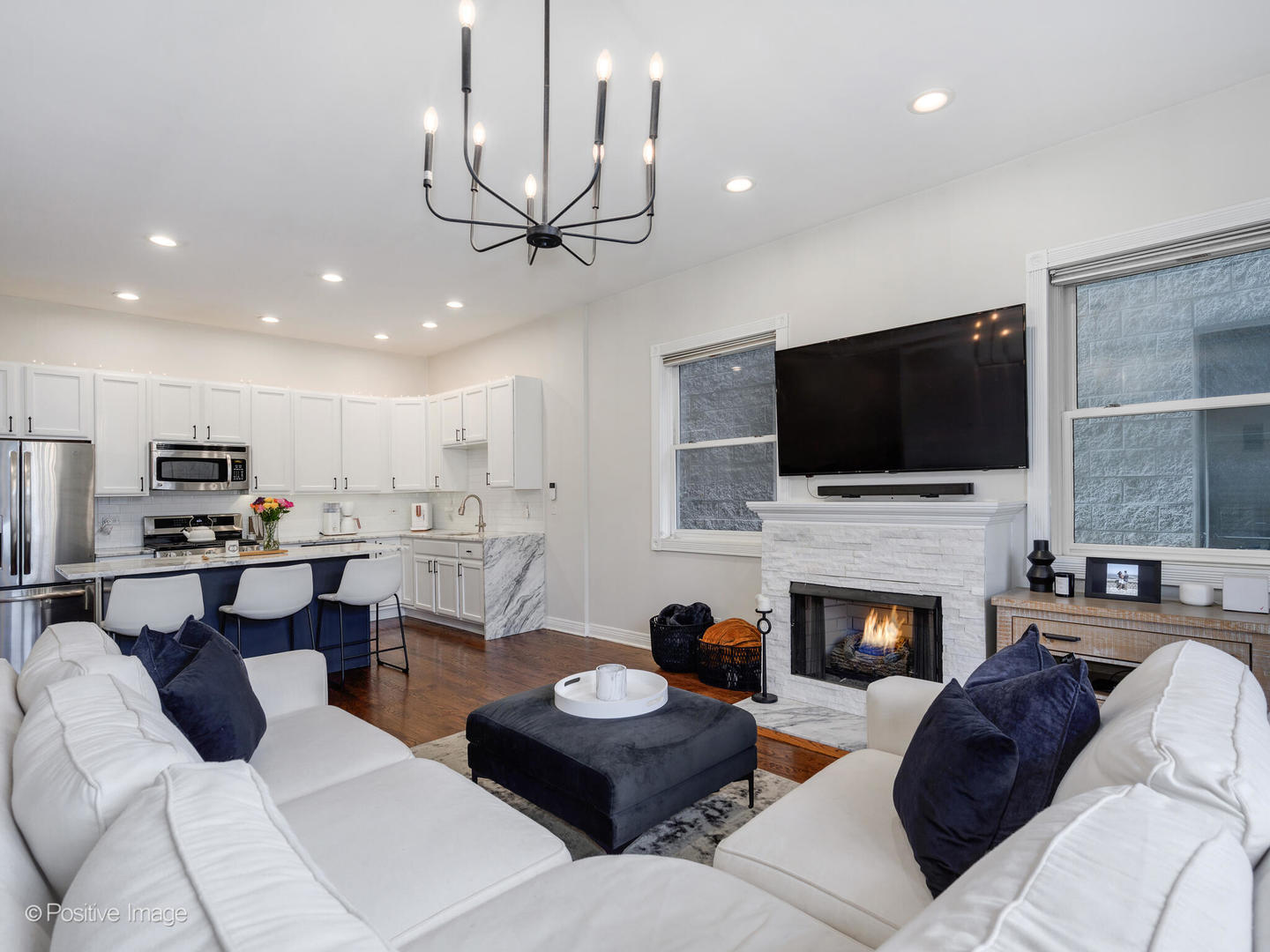 463 N GREEN Street Unit: 2S