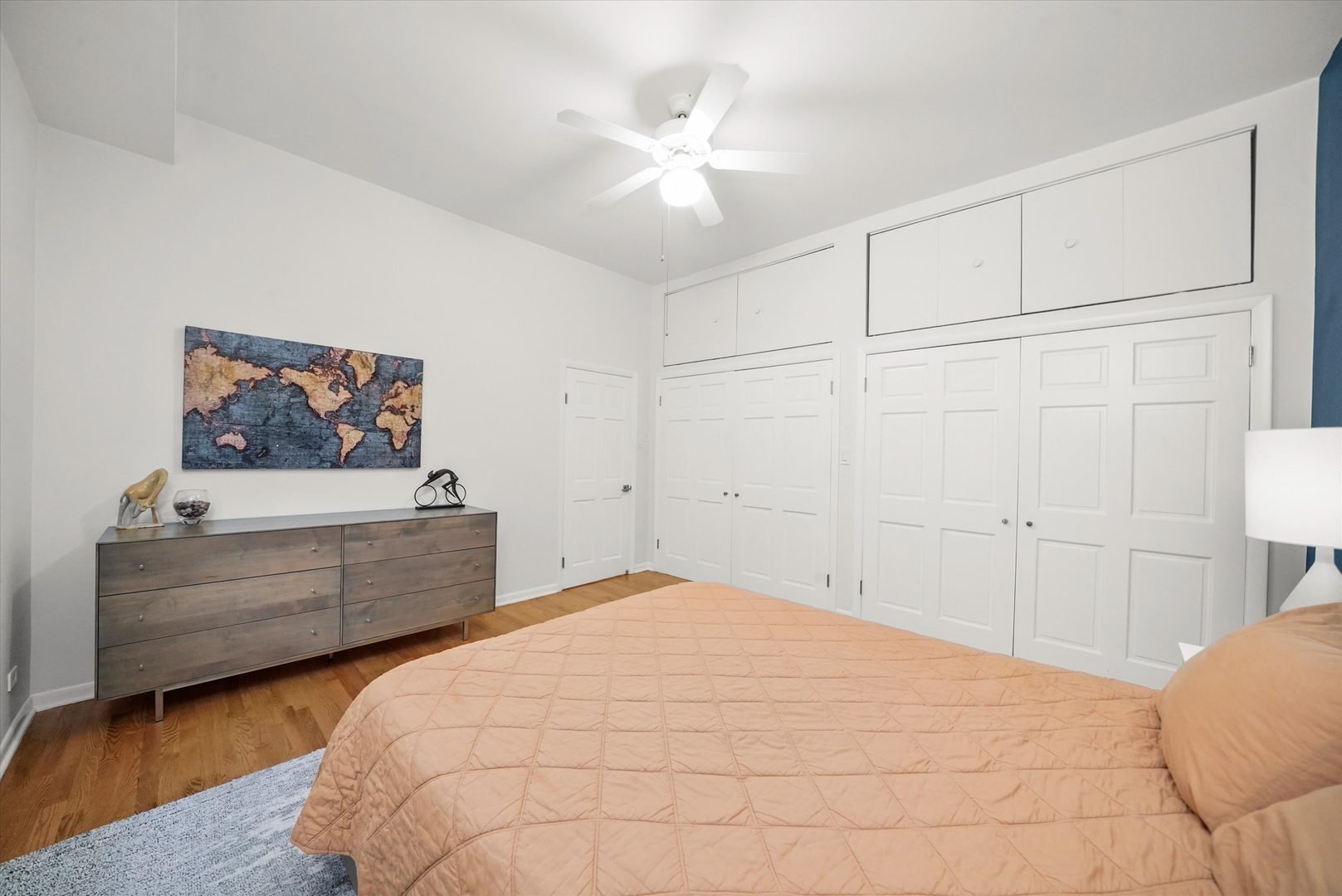 1339 W BARRY Avenue Unit: 2