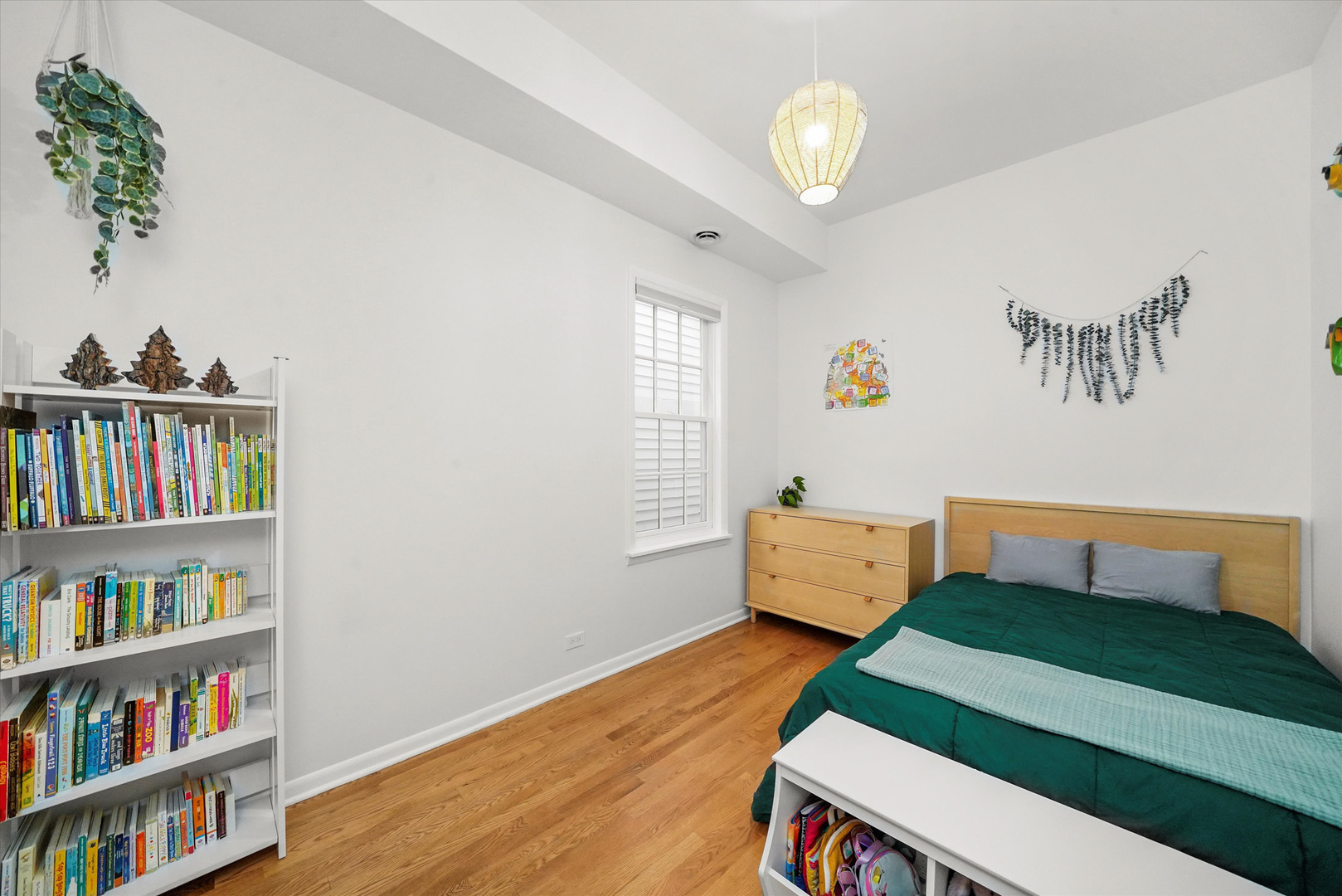 1339 W BARRY Avenue Unit: 2