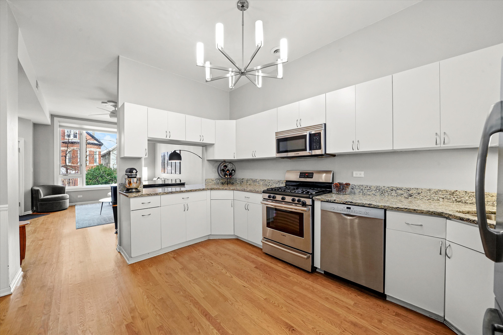 1339 W BARRY Avenue Unit: 2