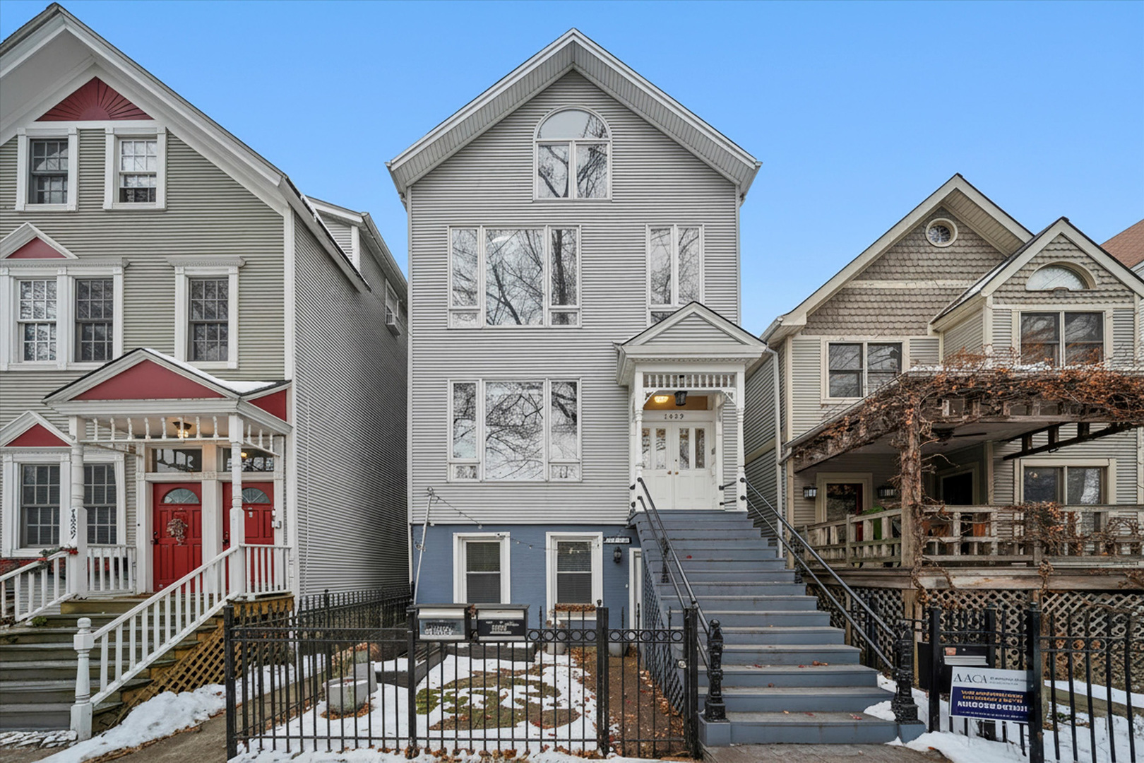 1339 W BARRY Avenue Unit: 2