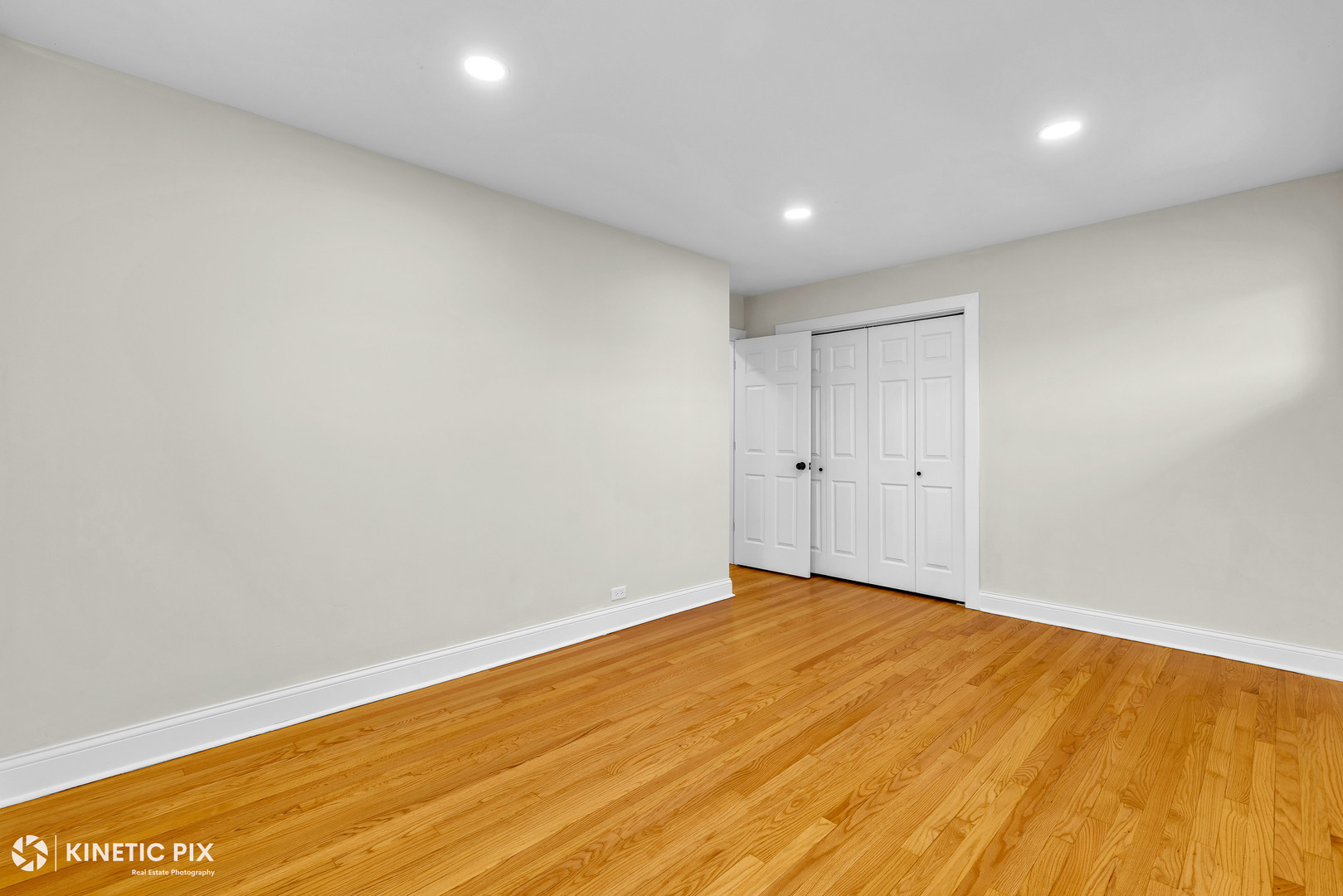 4938 W Randolph Street