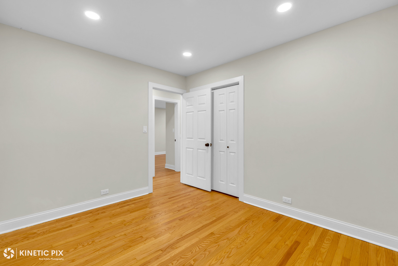 4938 W Randolph Street