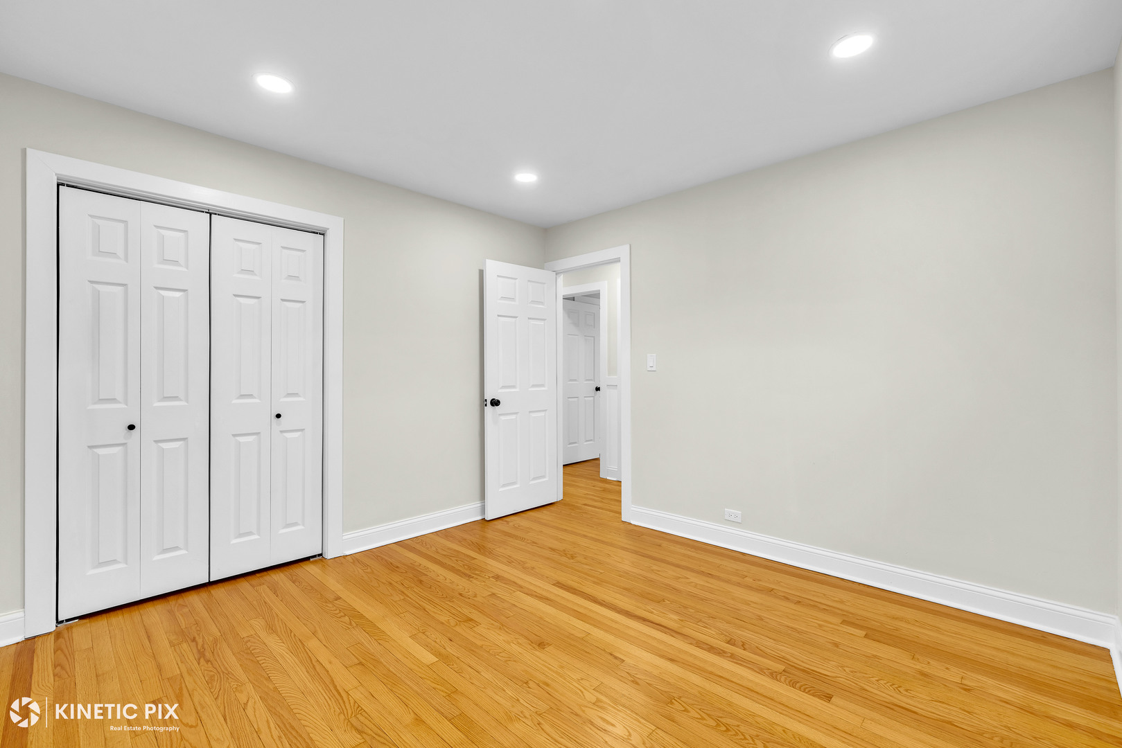 4938 W Randolph Street