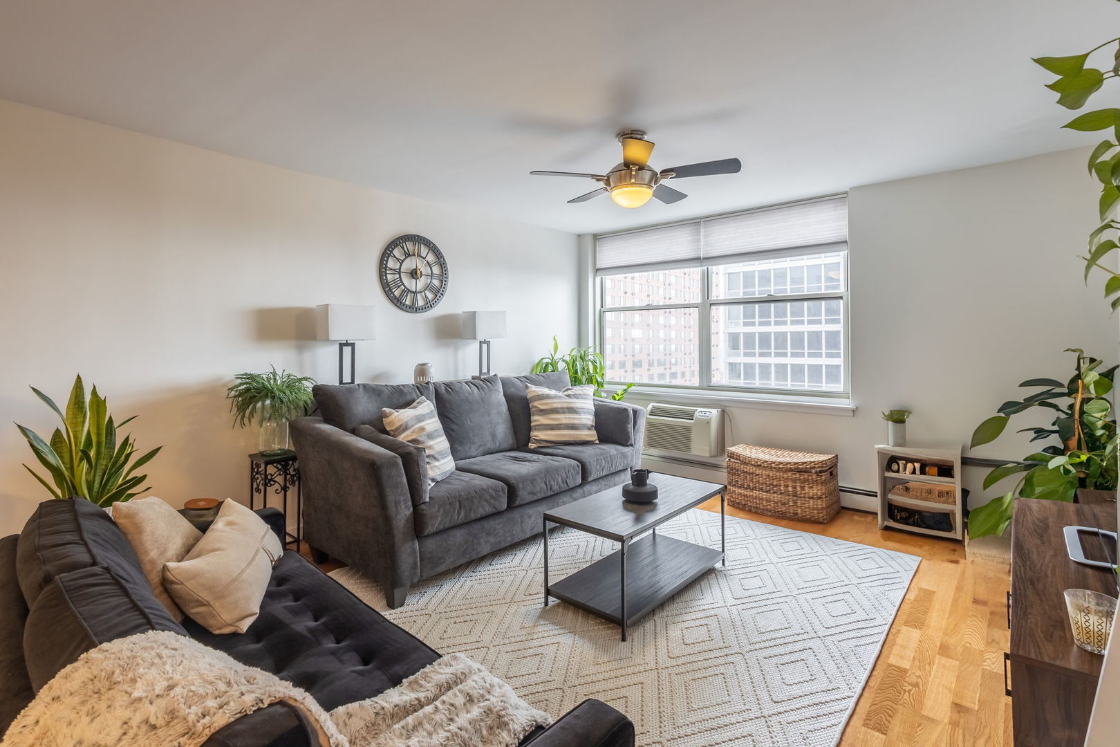 3033 N Sheridan Road Unit: 1203