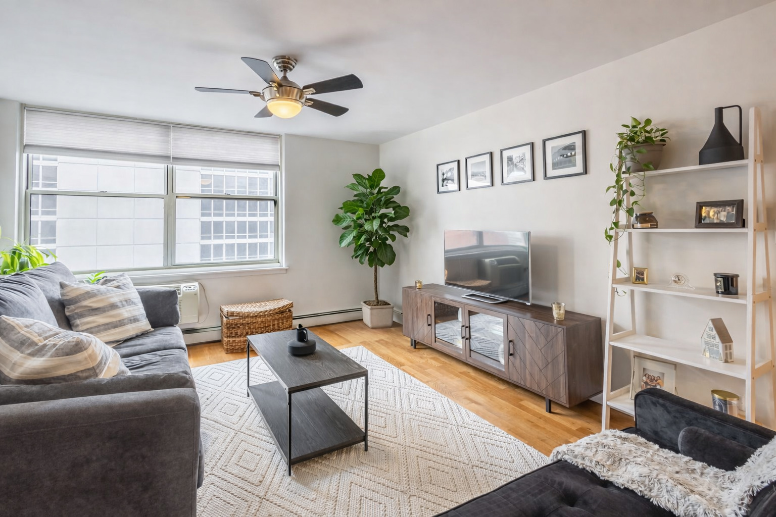 3033 N Sheridan Road Unit: 1203