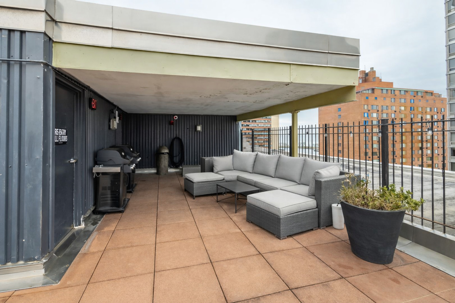 3033 N Sheridan Road Unit: 1203