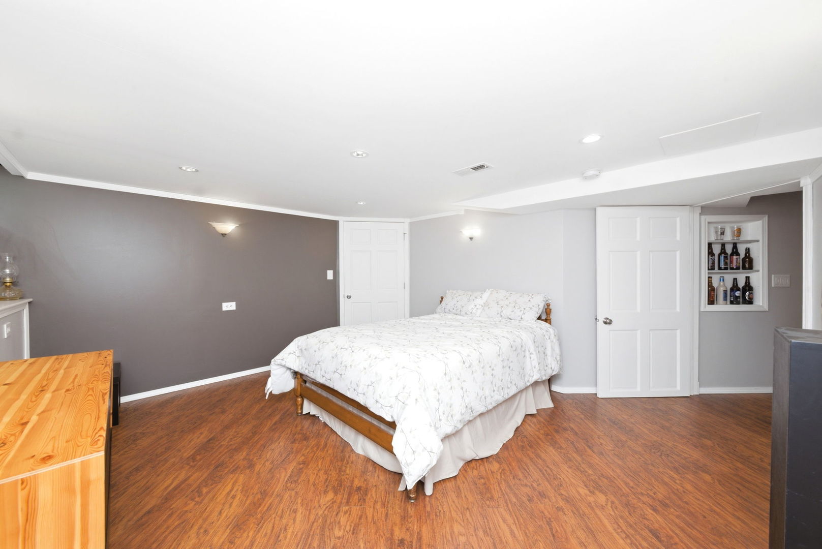 3934 Elm Street