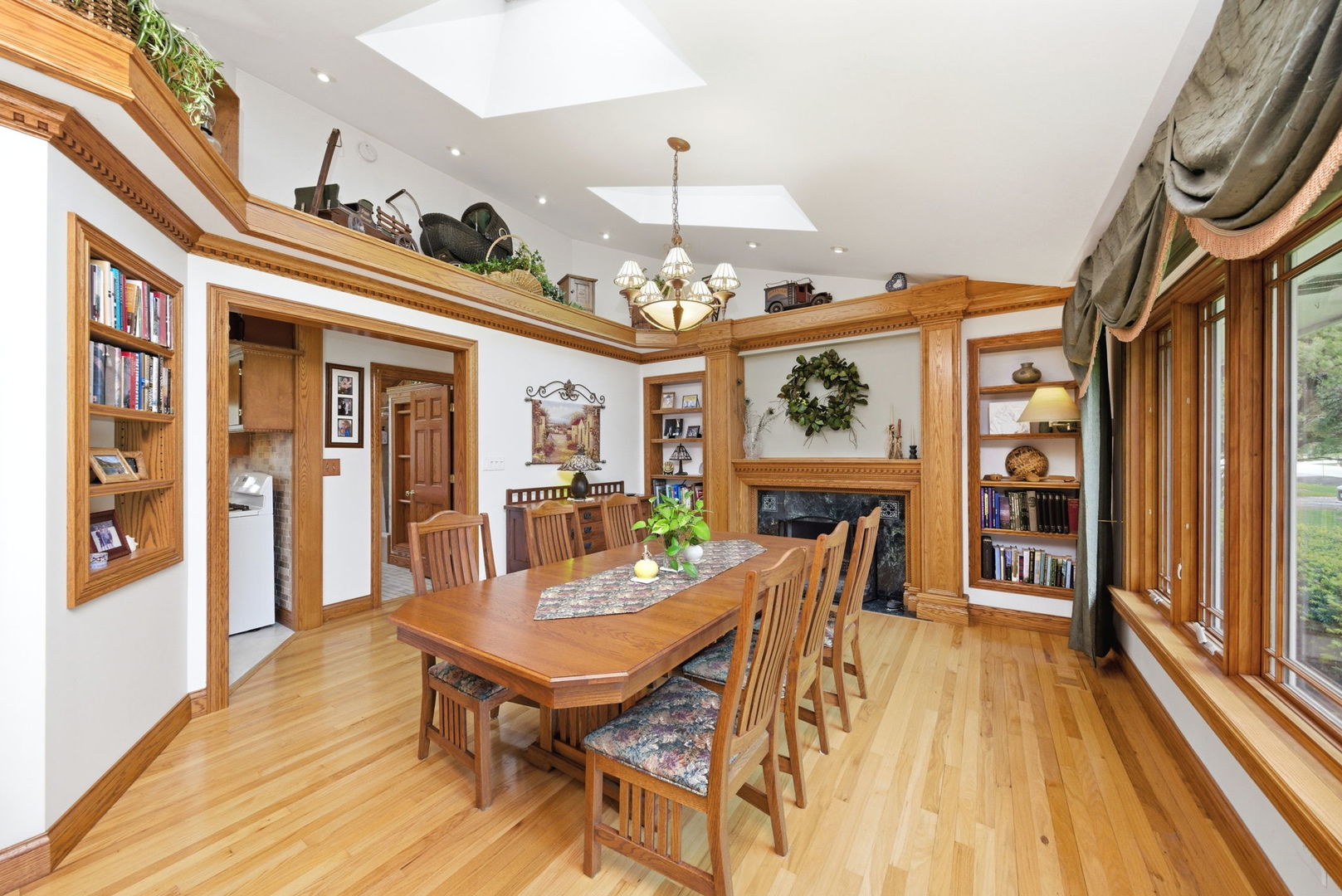 3934 Elm Street
