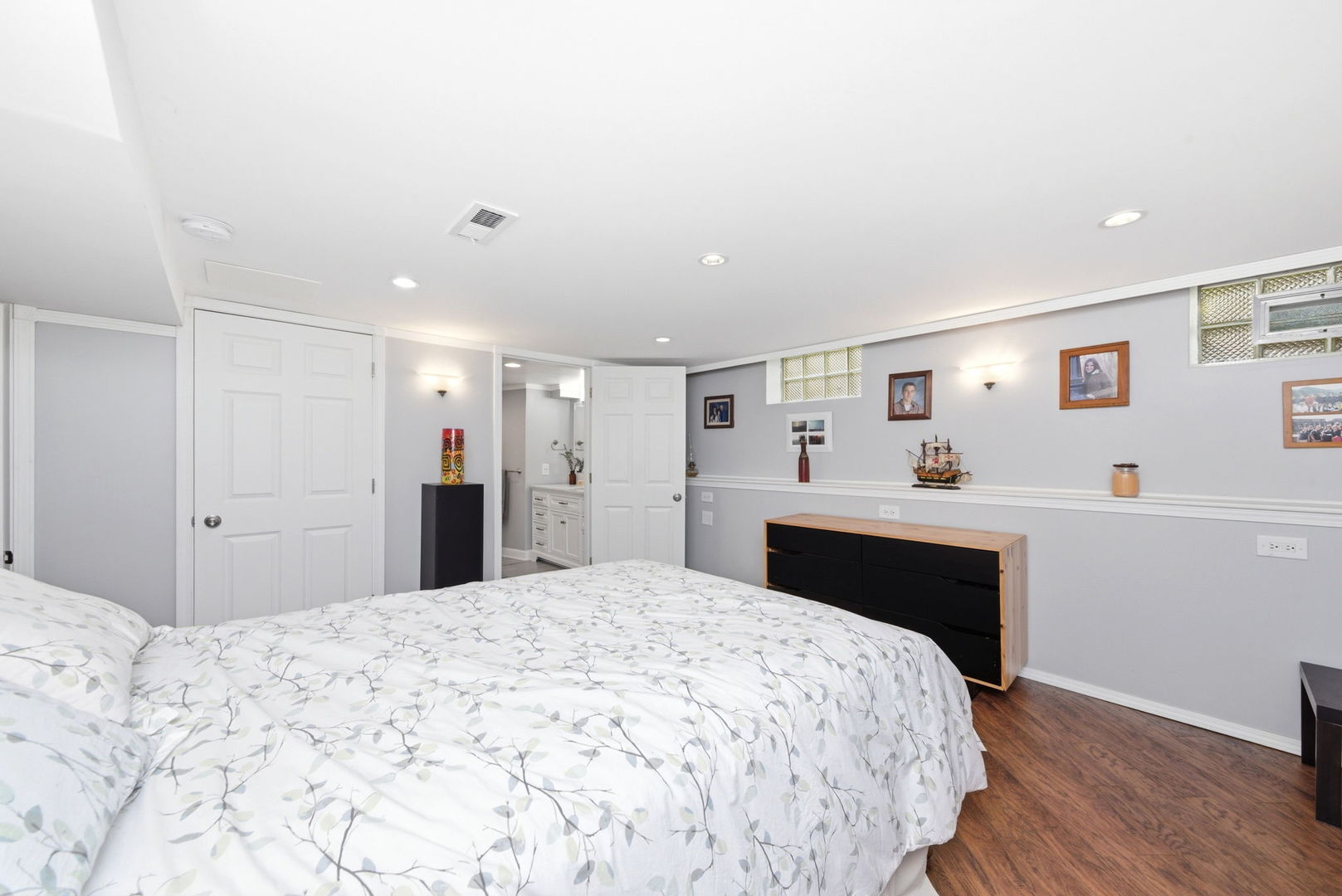 3934 Elm Street