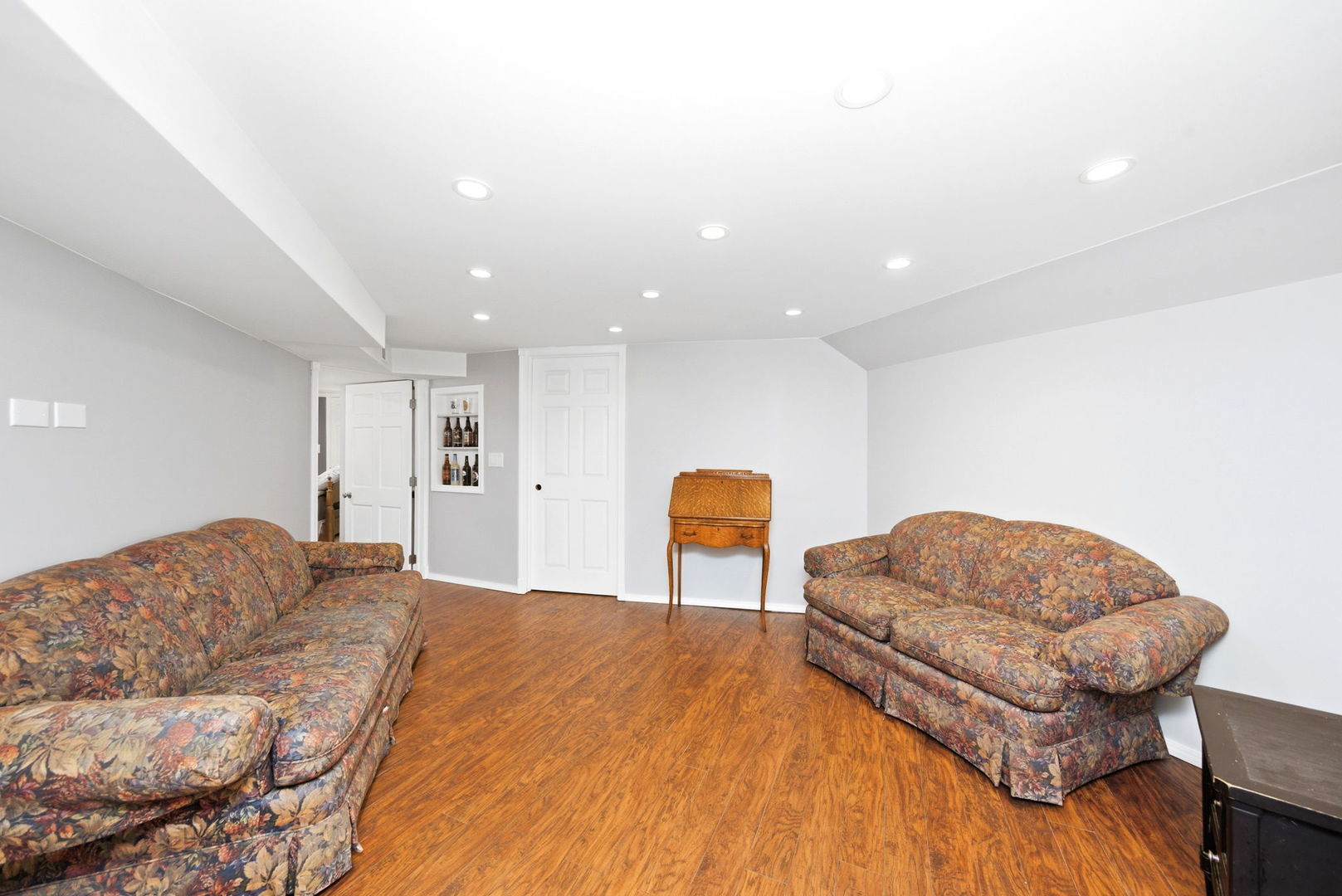 3934 Elm Street