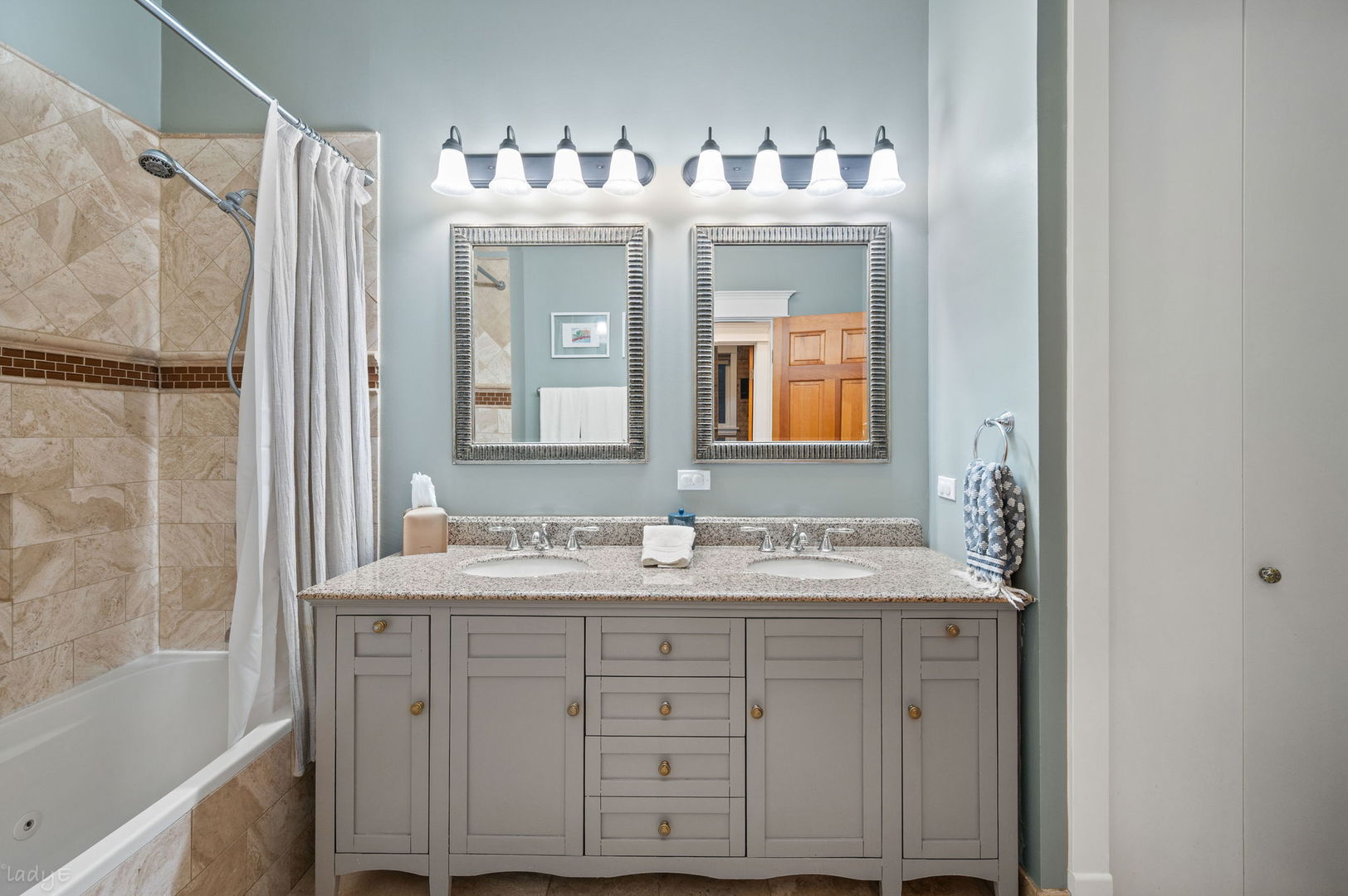 1020 W Roscoe Street Unit: 1W