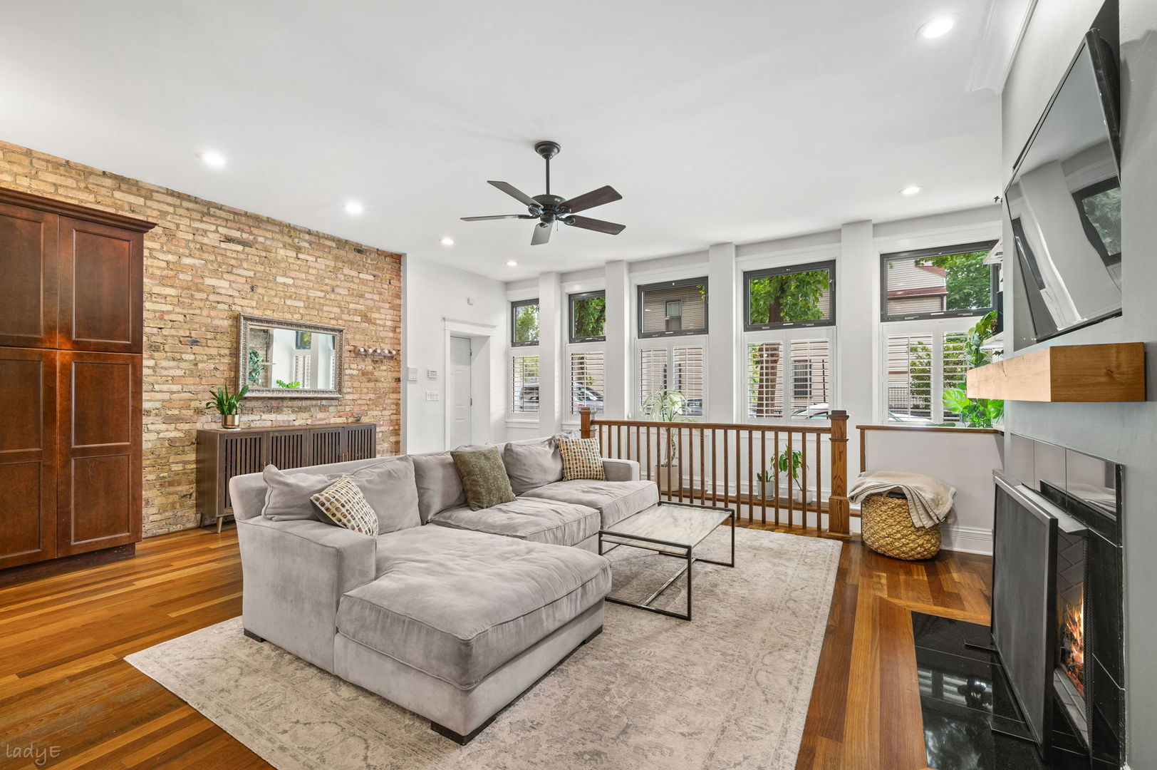 1020 W Roscoe Street Unit: 1W