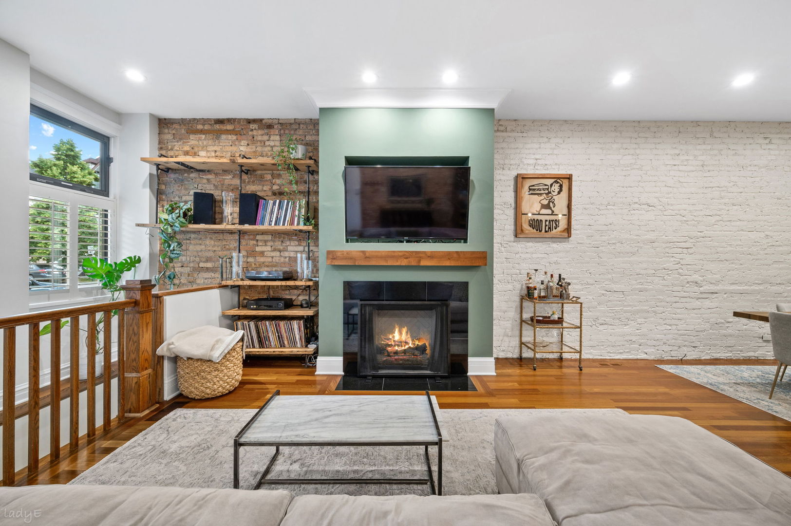 1020 W Roscoe Street Unit: 1W