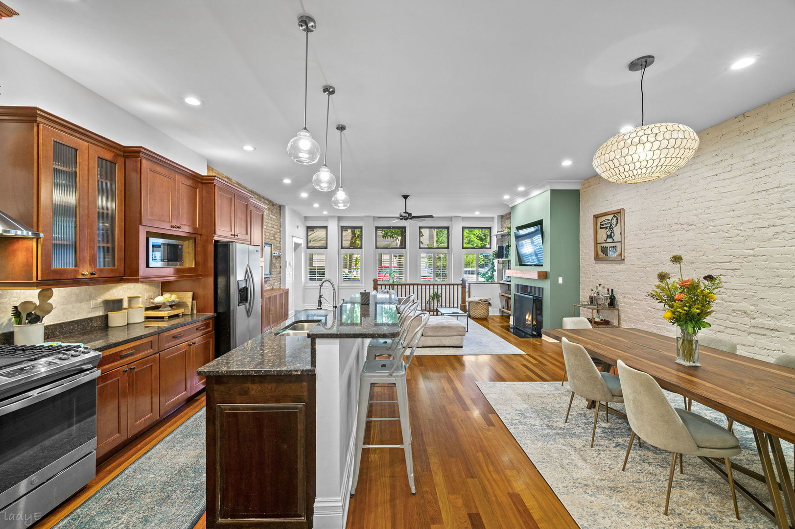 1020 W Roscoe Street Unit: 1W