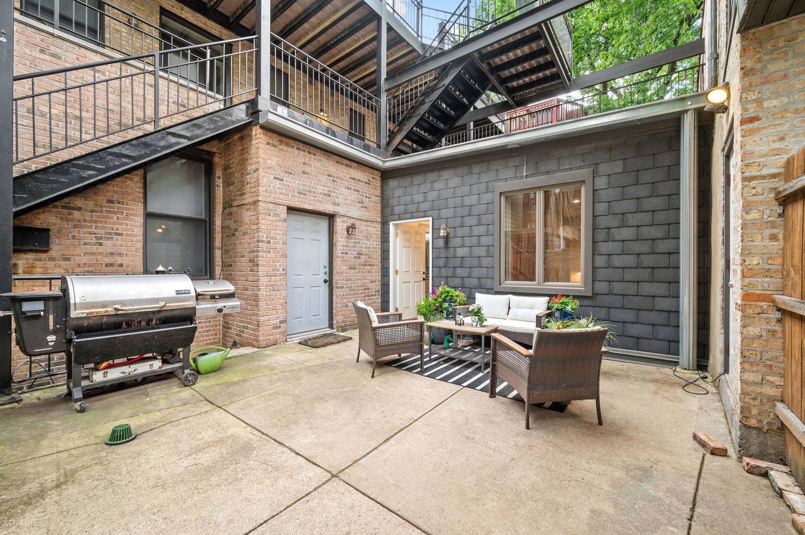 1020 W Roscoe Street Unit: 1W