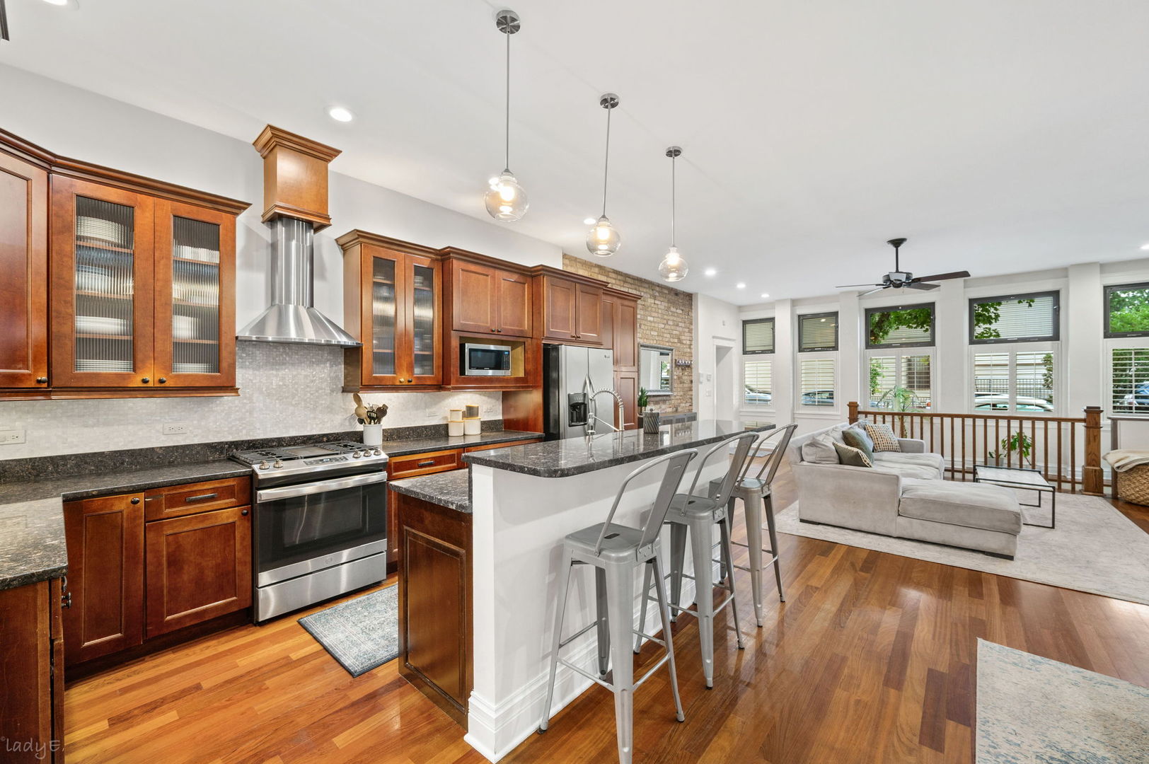 1020 W Roscoe Street Unit: 1W