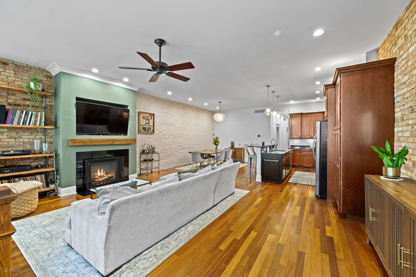 1020 W Roscoe Street Unit: 1W