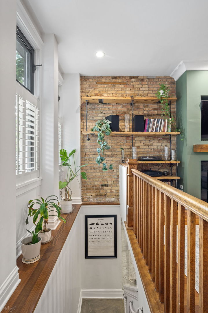 1020 W Roscoe Street Unit: 1W