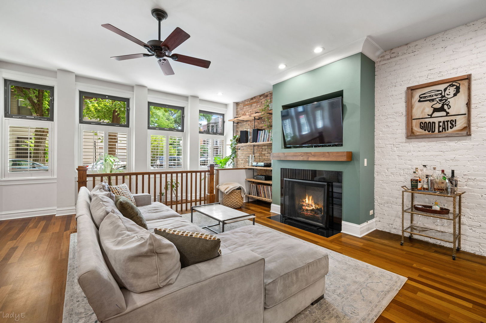 1020 W Roscoe Street Unit: 1W