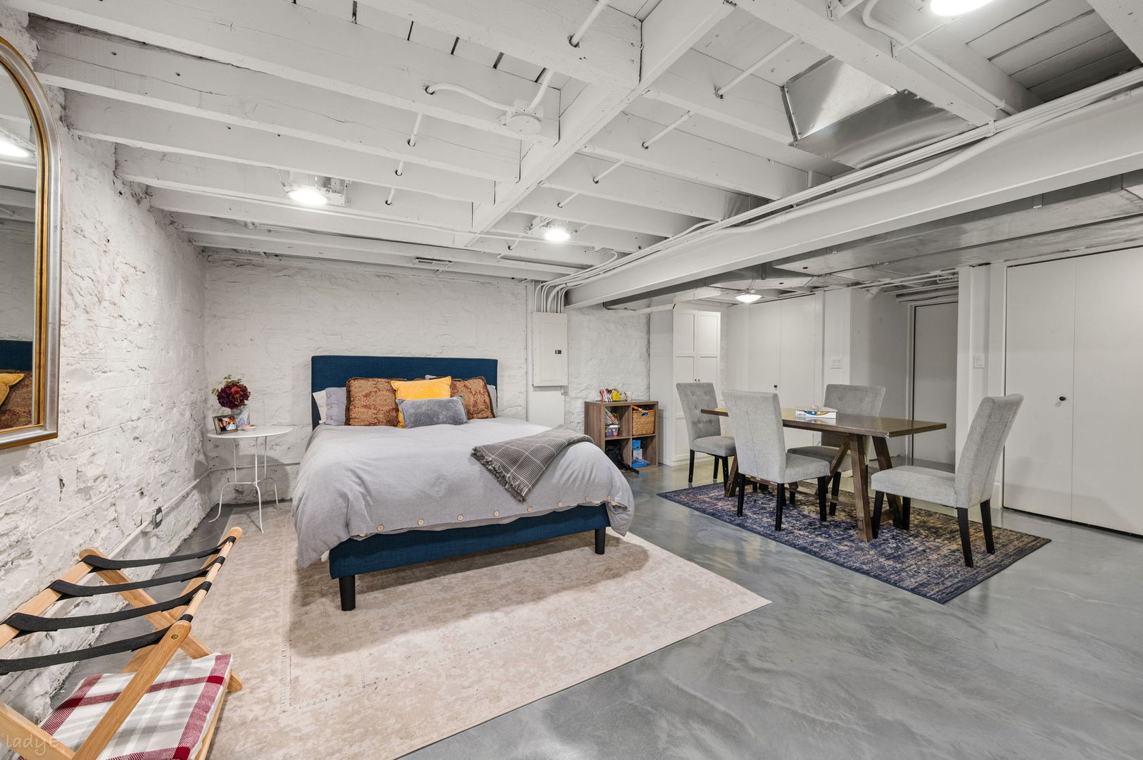1020 W Roscoe Street Unit: 1W