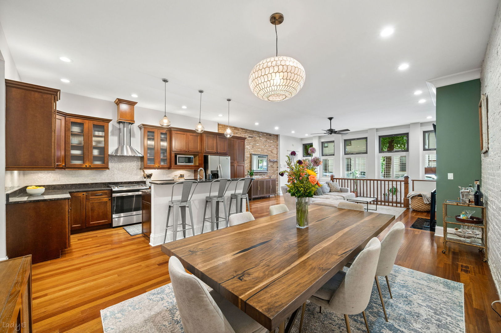 1020 W Roscoe Street Unit: 1W