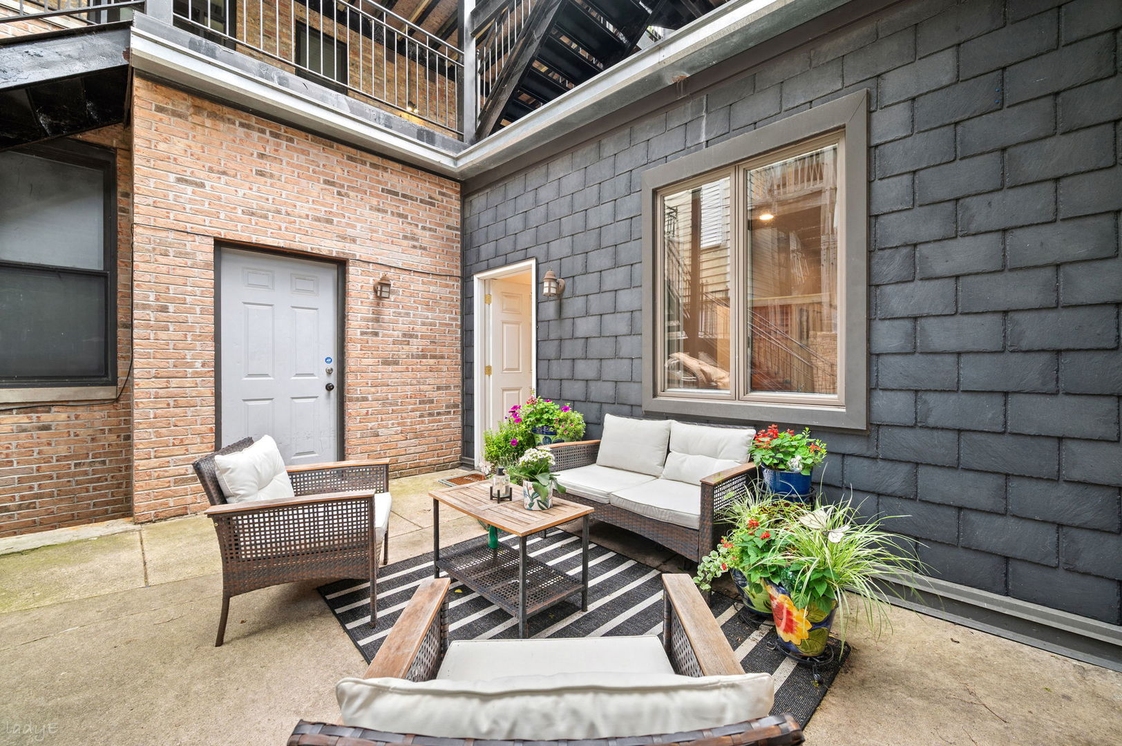 1020 W Roscoe Street Unit: 1W