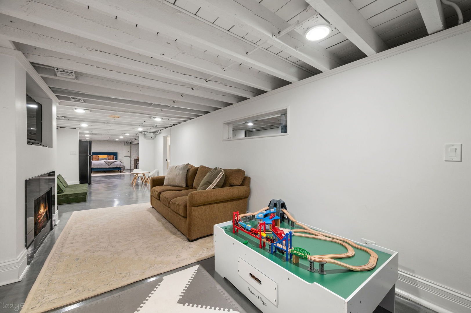 1020 W Roscoe Street Unit: 1W