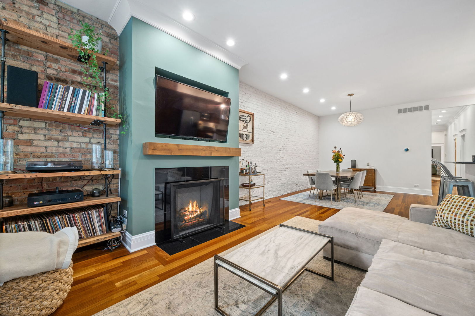 1020 W Roscoe Street Unit: 1W